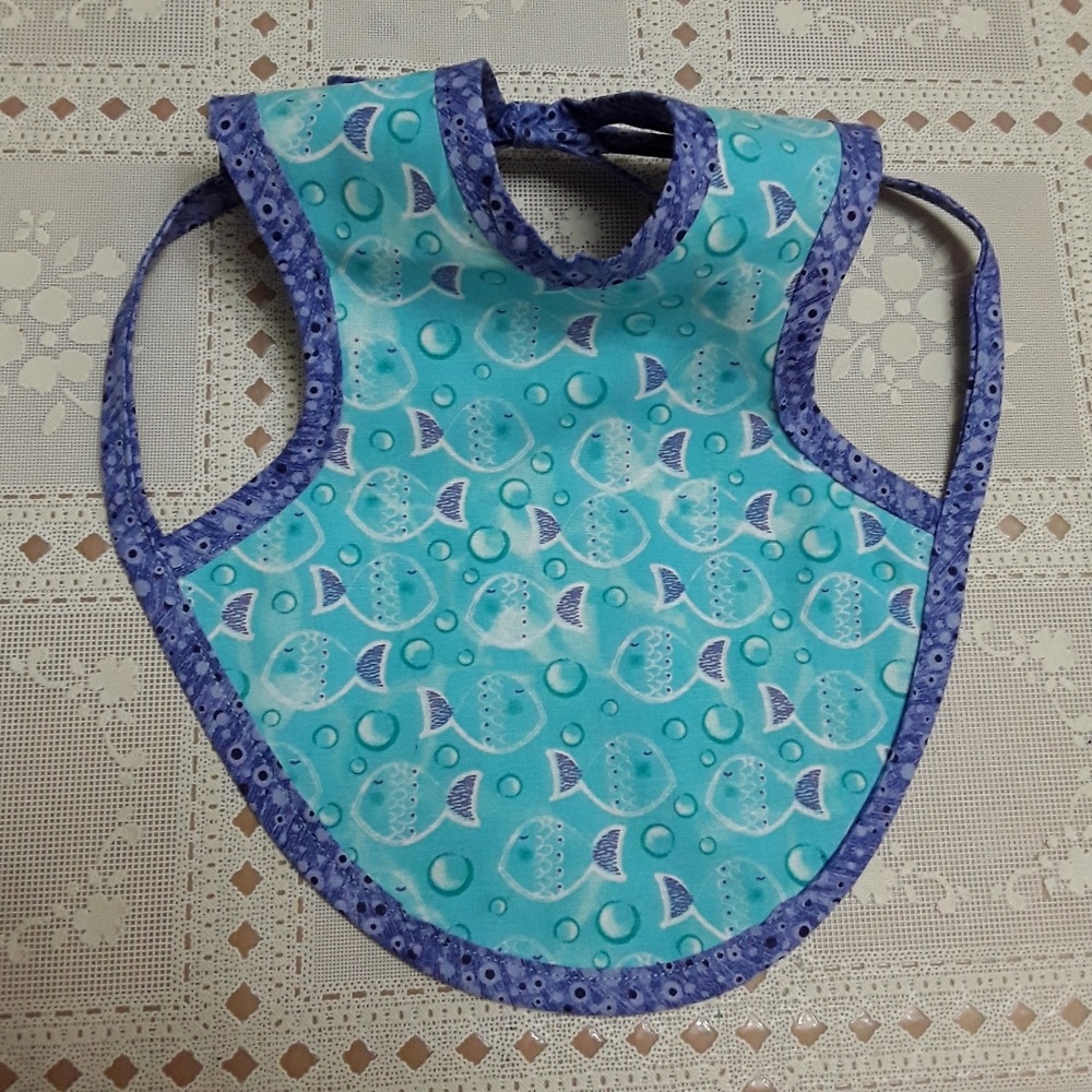 Reversible baby bib.